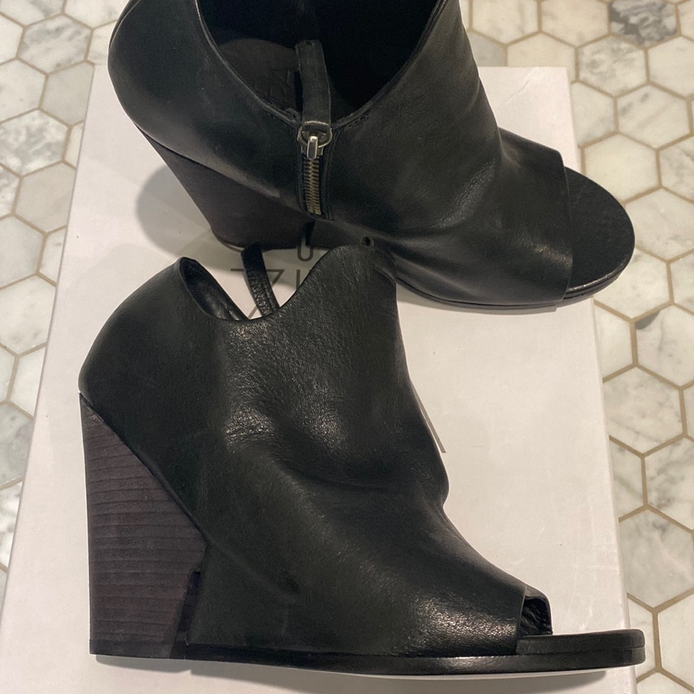 Cinzia Araia Italian leather wedges